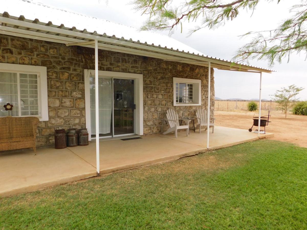 Hotel Meteorite Rest Camp Grootfontein Esterno foto