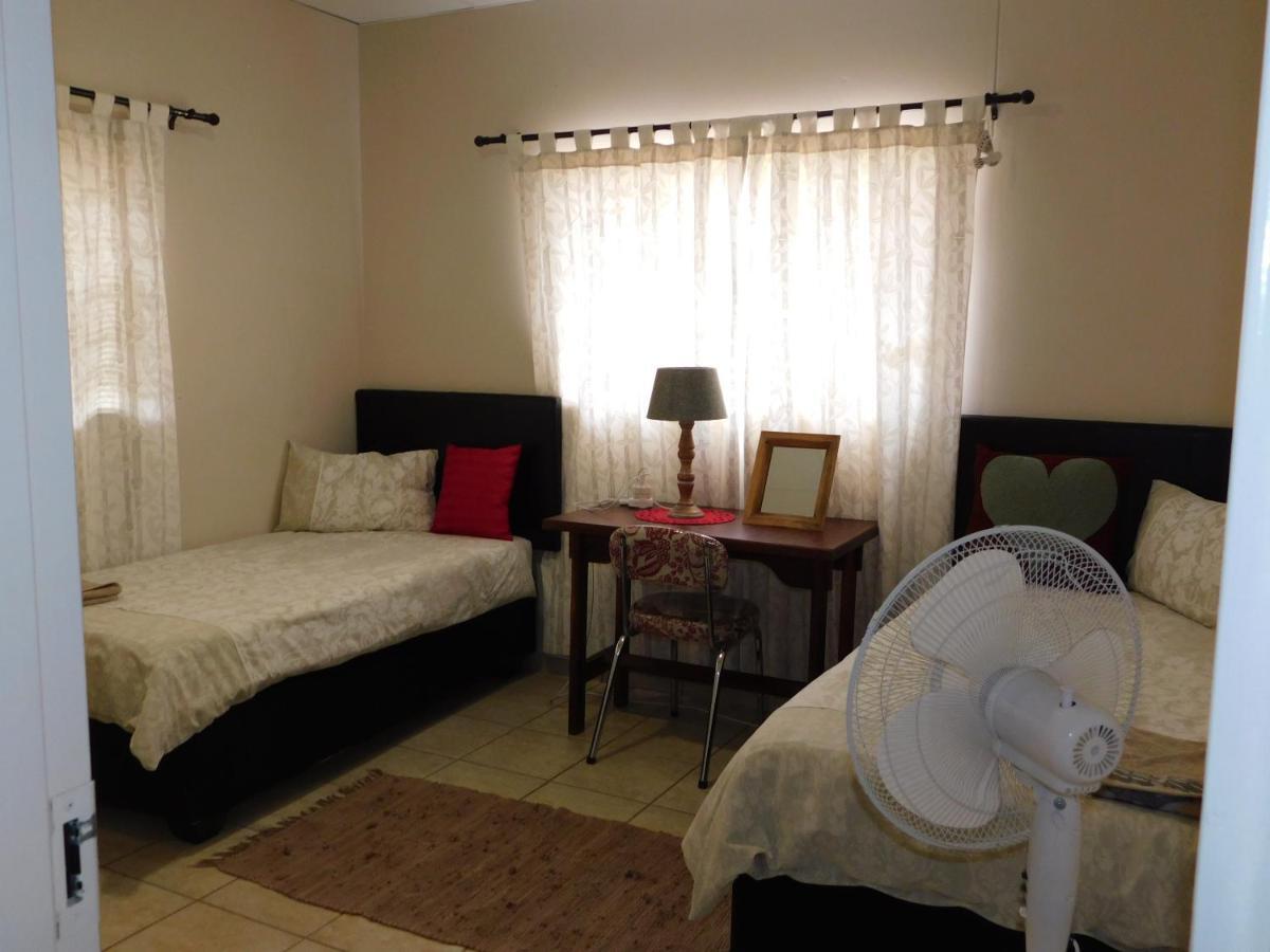 Hotel Meteorite Rest Camp Grootfontein Esterno foto
