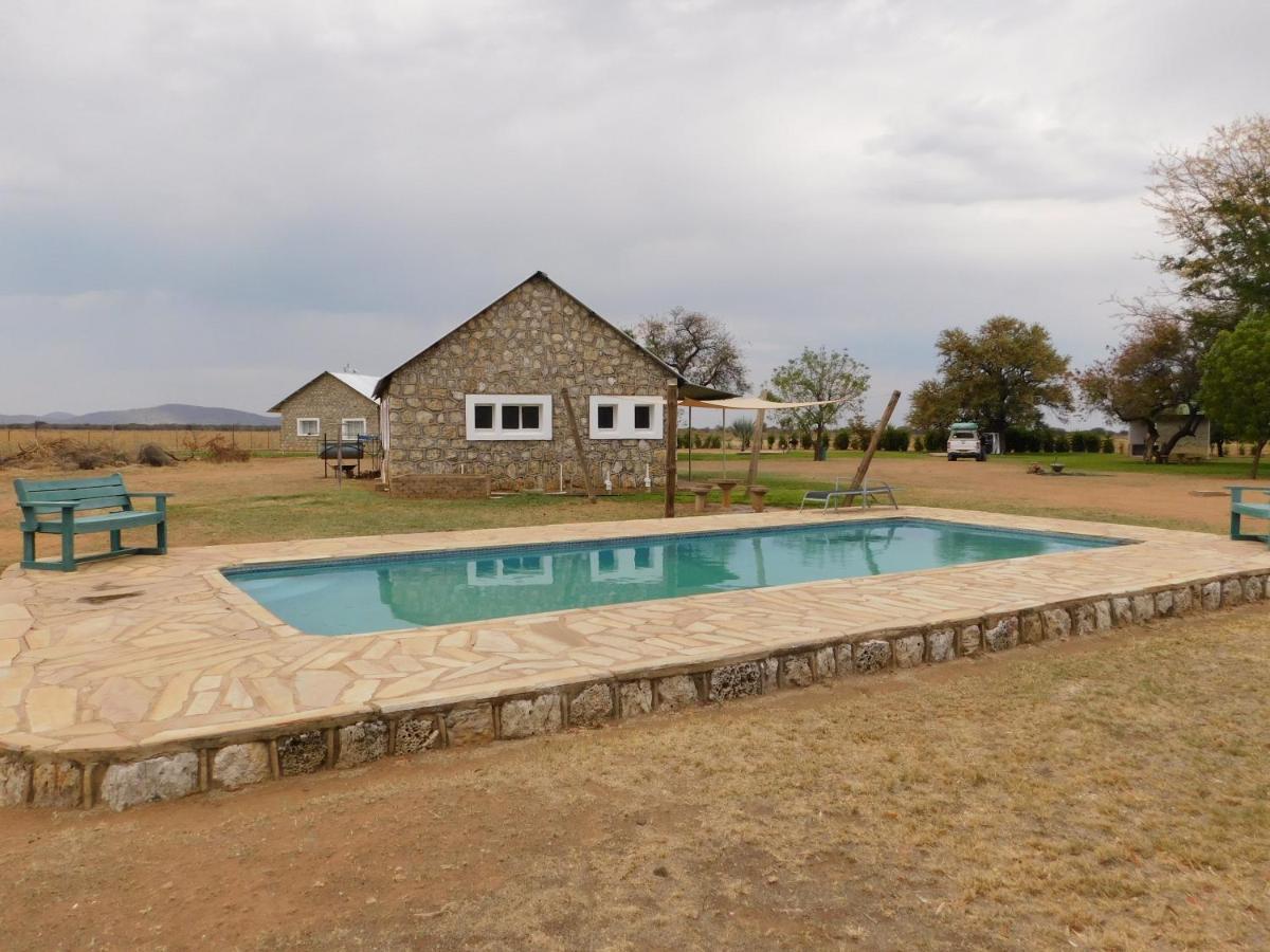Hotel Meteorite Rest Camp Grootfontein Esterno foto