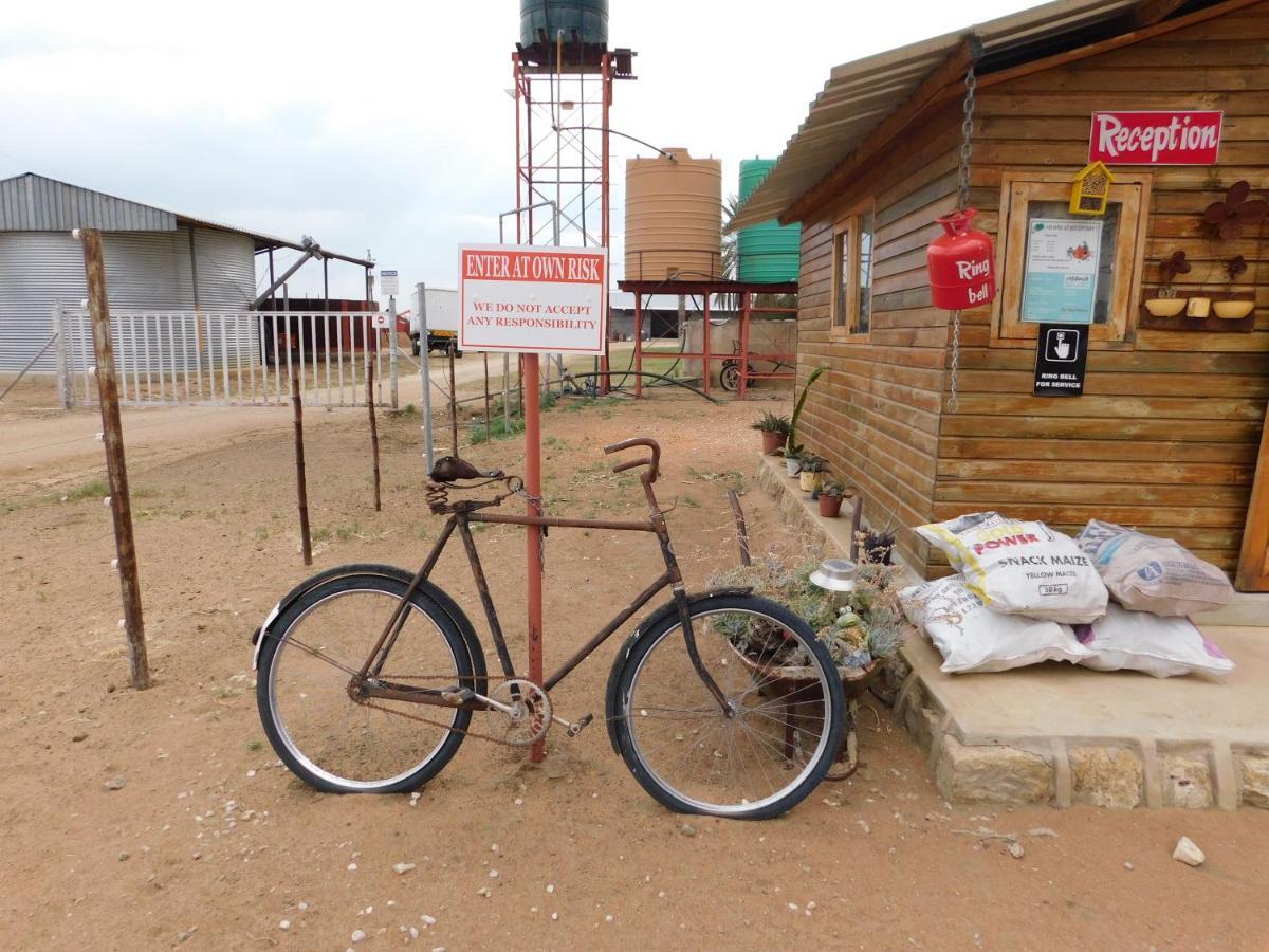 Hotel Meteorite Rest Camp Grootfontein Esterno foto