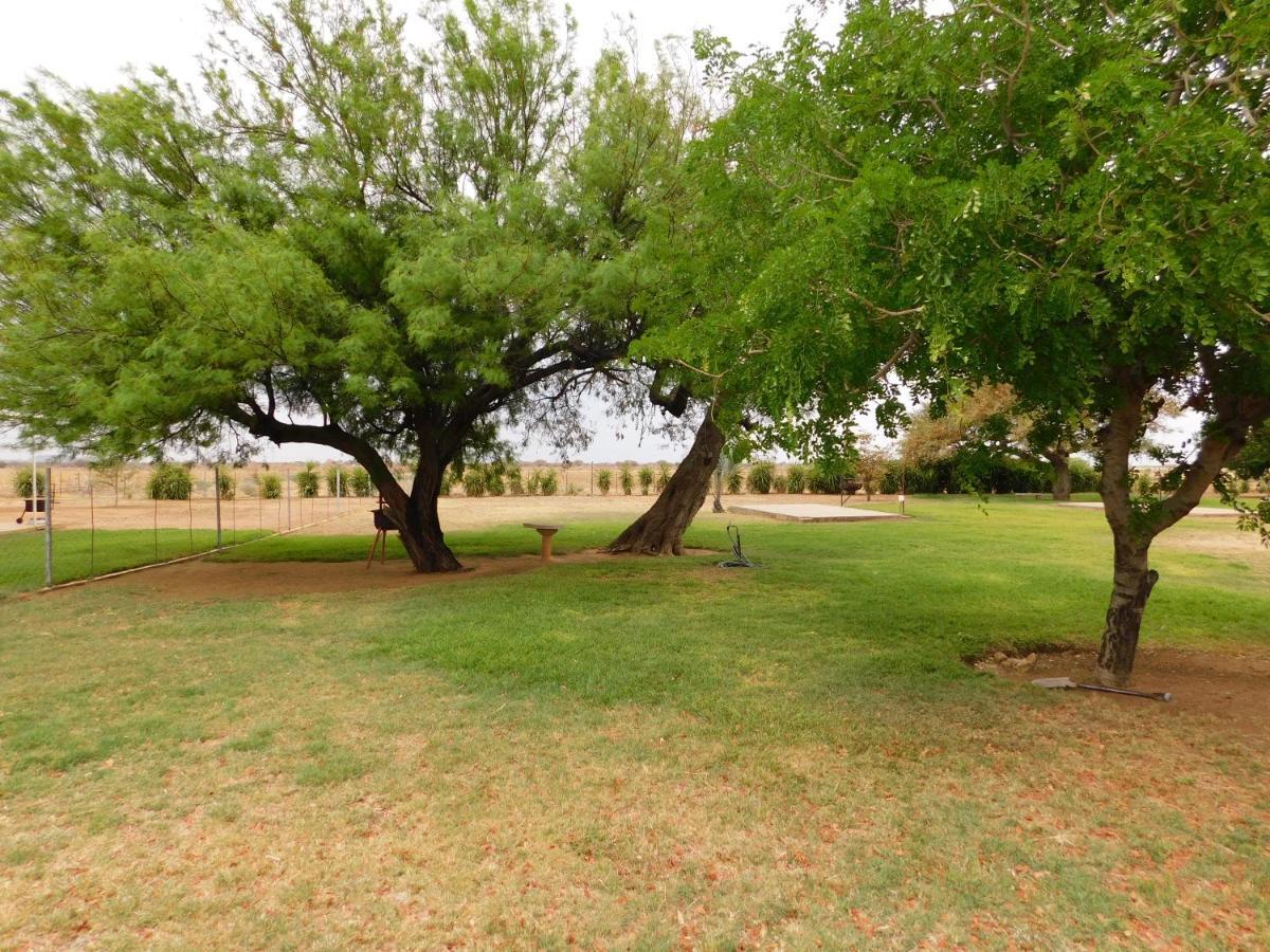 Hotel Meteorite Rest Camp Grootfontein Esterno foto
